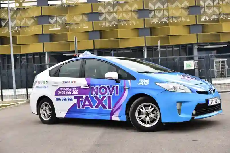 Novi Taxi 016 vozilo na ulici